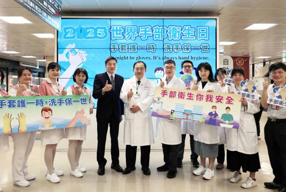 國泰綜合醫院院長簡志誠率領主管們響應世界手部衛生日宣導活動